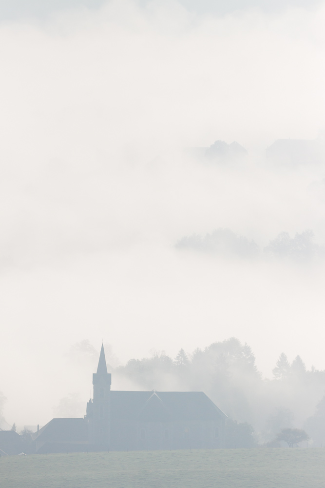 Eglise d'Arith dans la brume