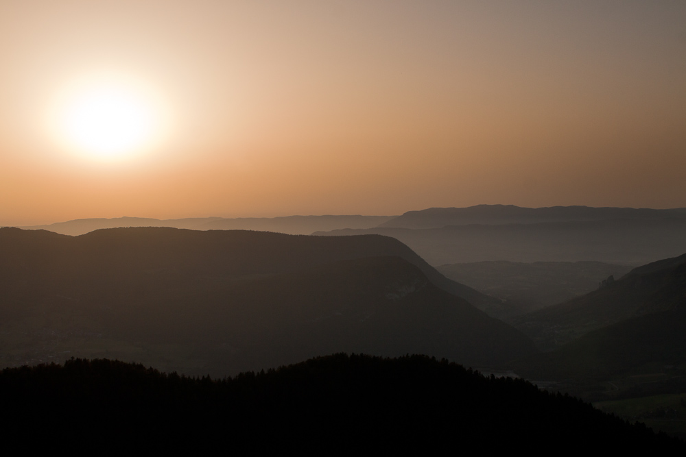 Vue sur la vallée du Chéran au coucher du soleil